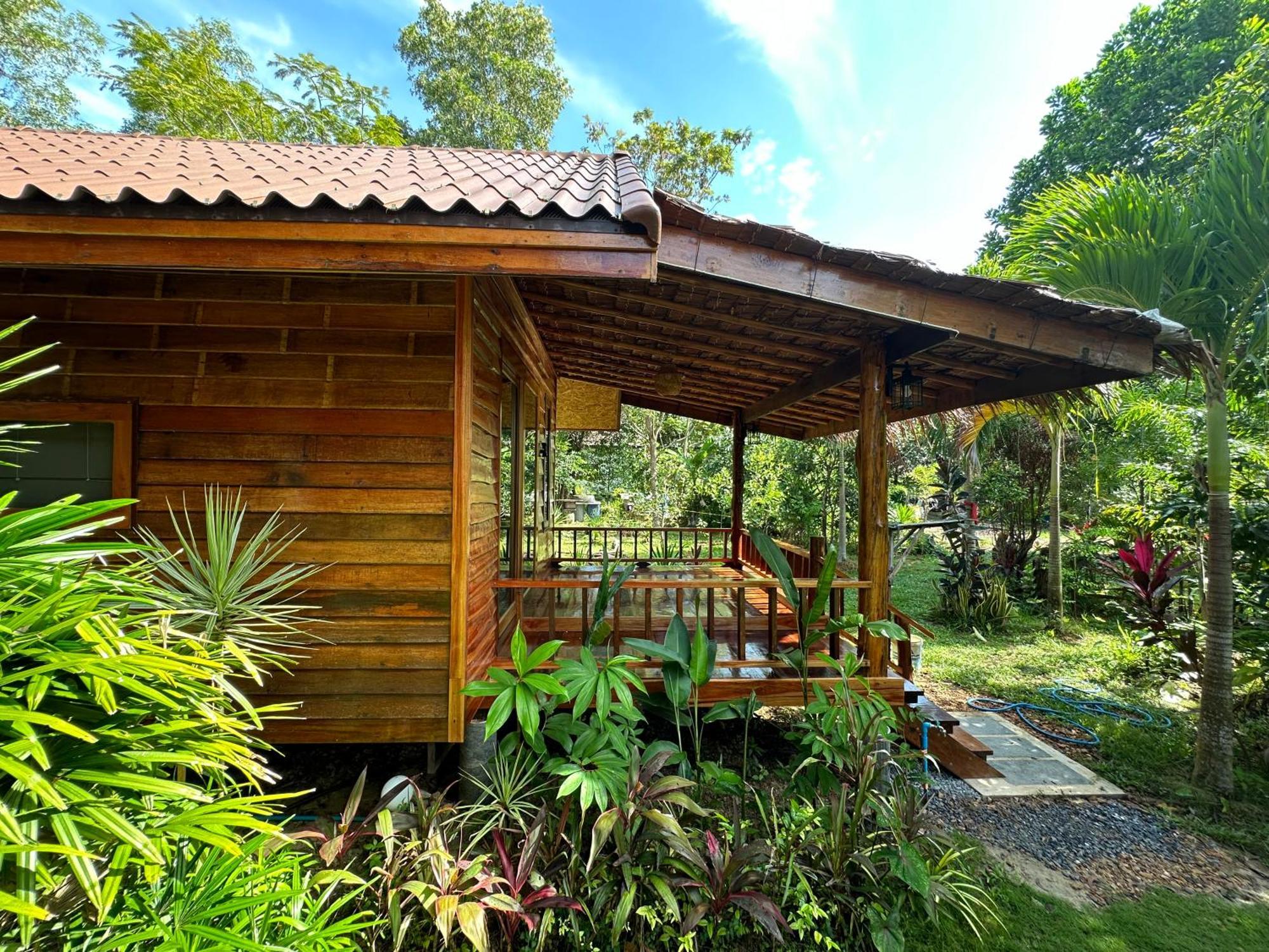 Koh Jum Bungalow & Hostel Exterior foto