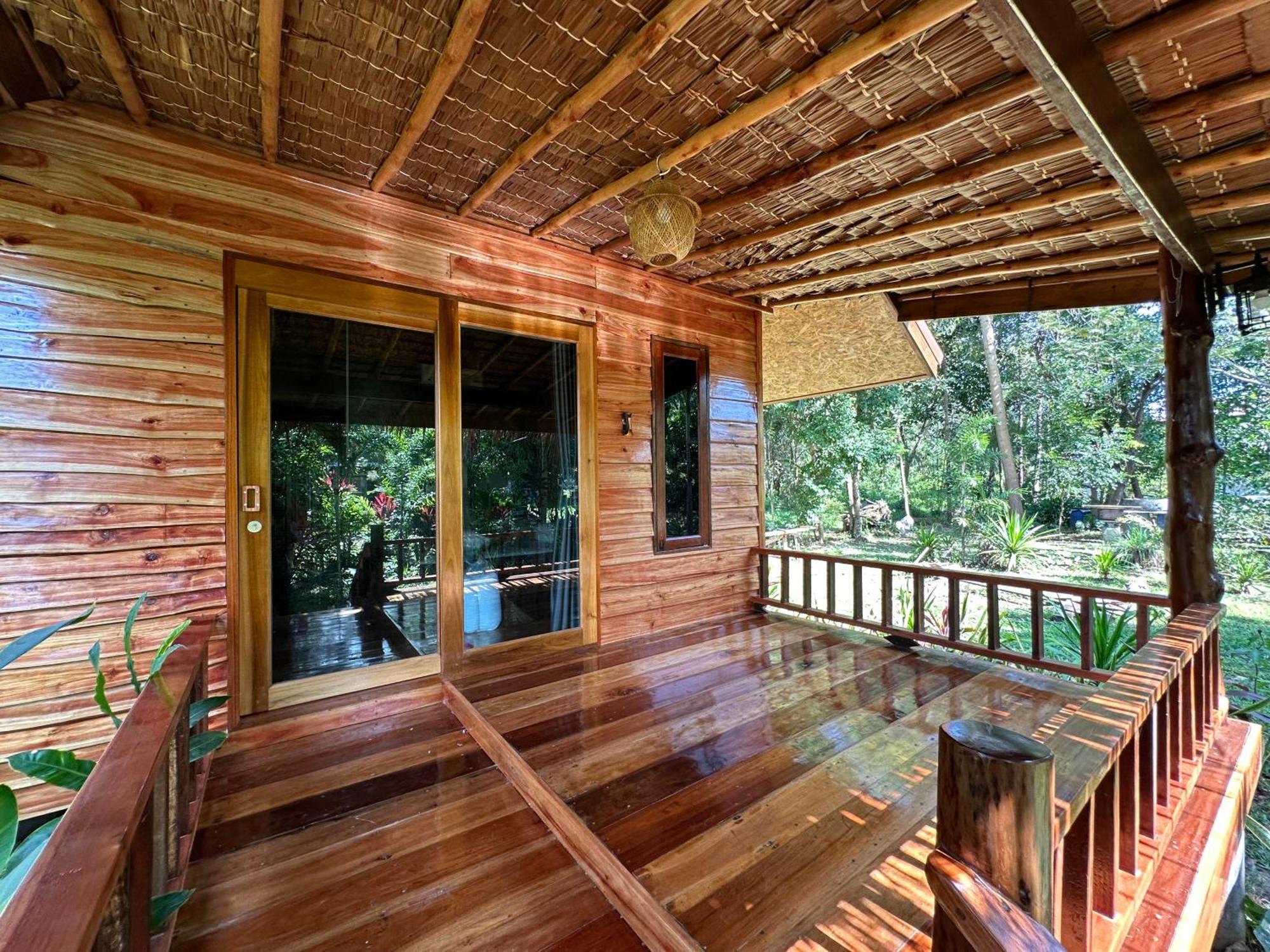Koh Jum Bungalow & Hostel Exterior foto