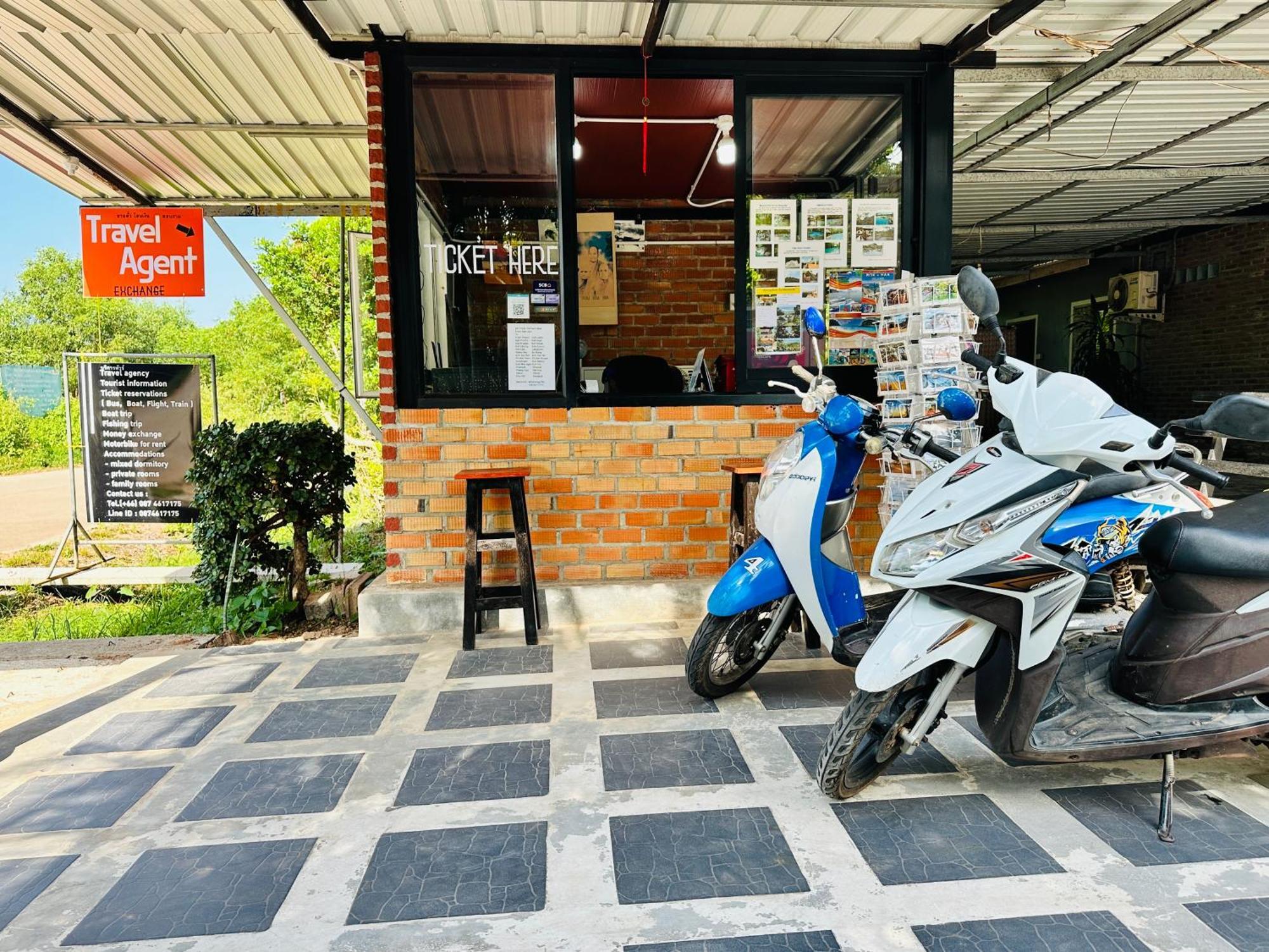 Koh Jum Bungalow & Hostel Exterior foto