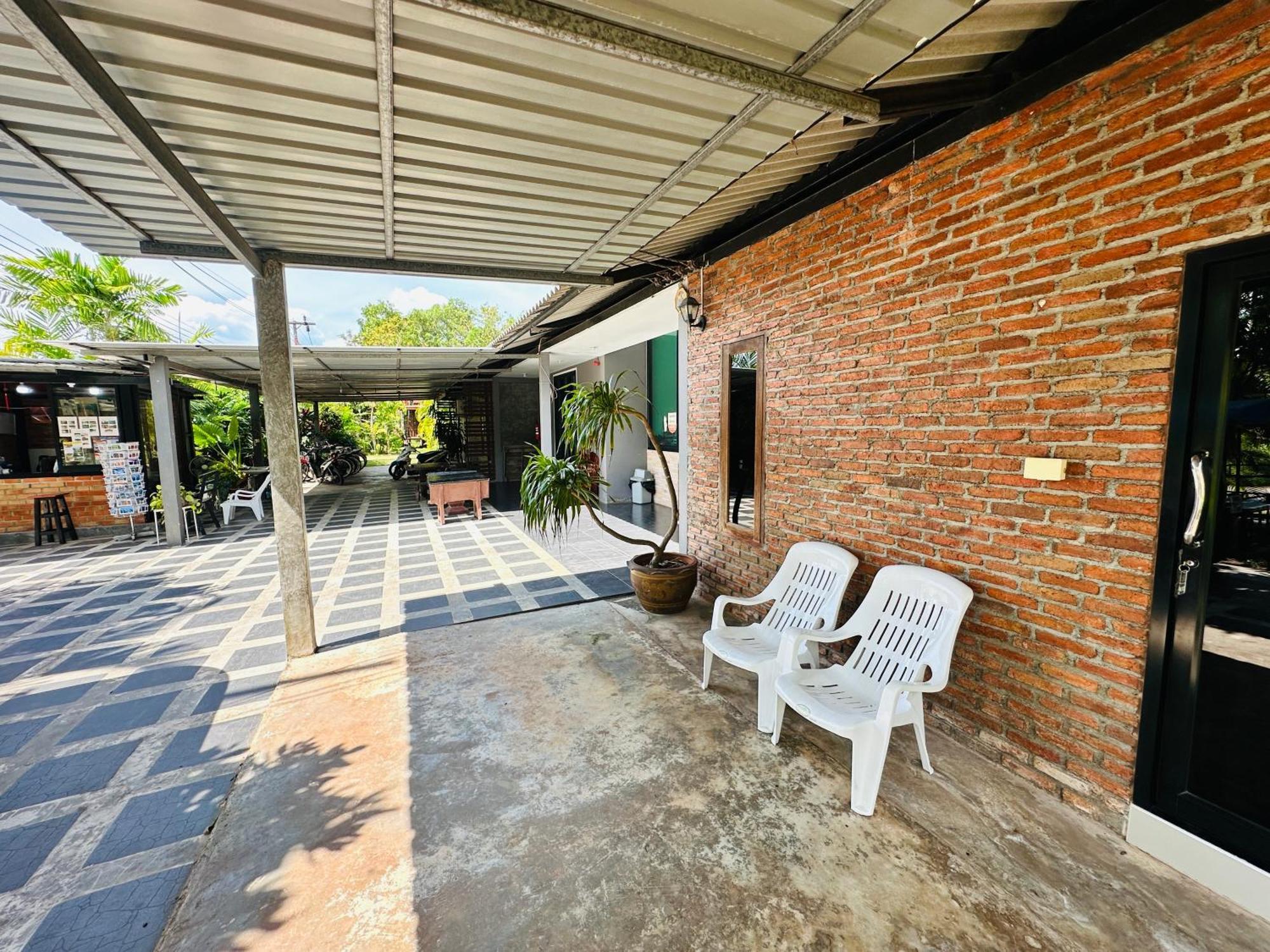 Koh Jum Bungalow & Hostel Exterior foto