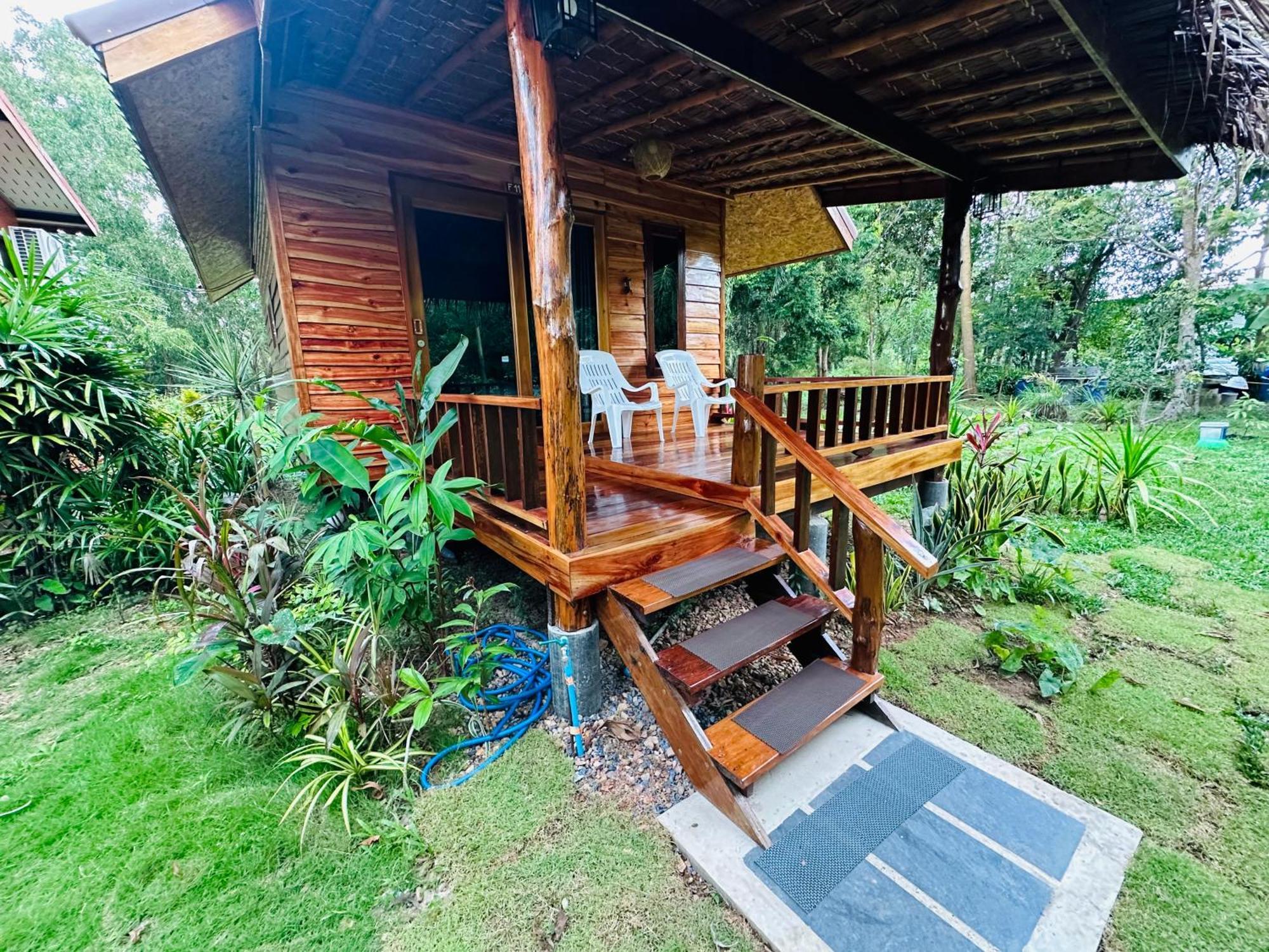 Koh Jum Bungalow & Hostel Exterior foto