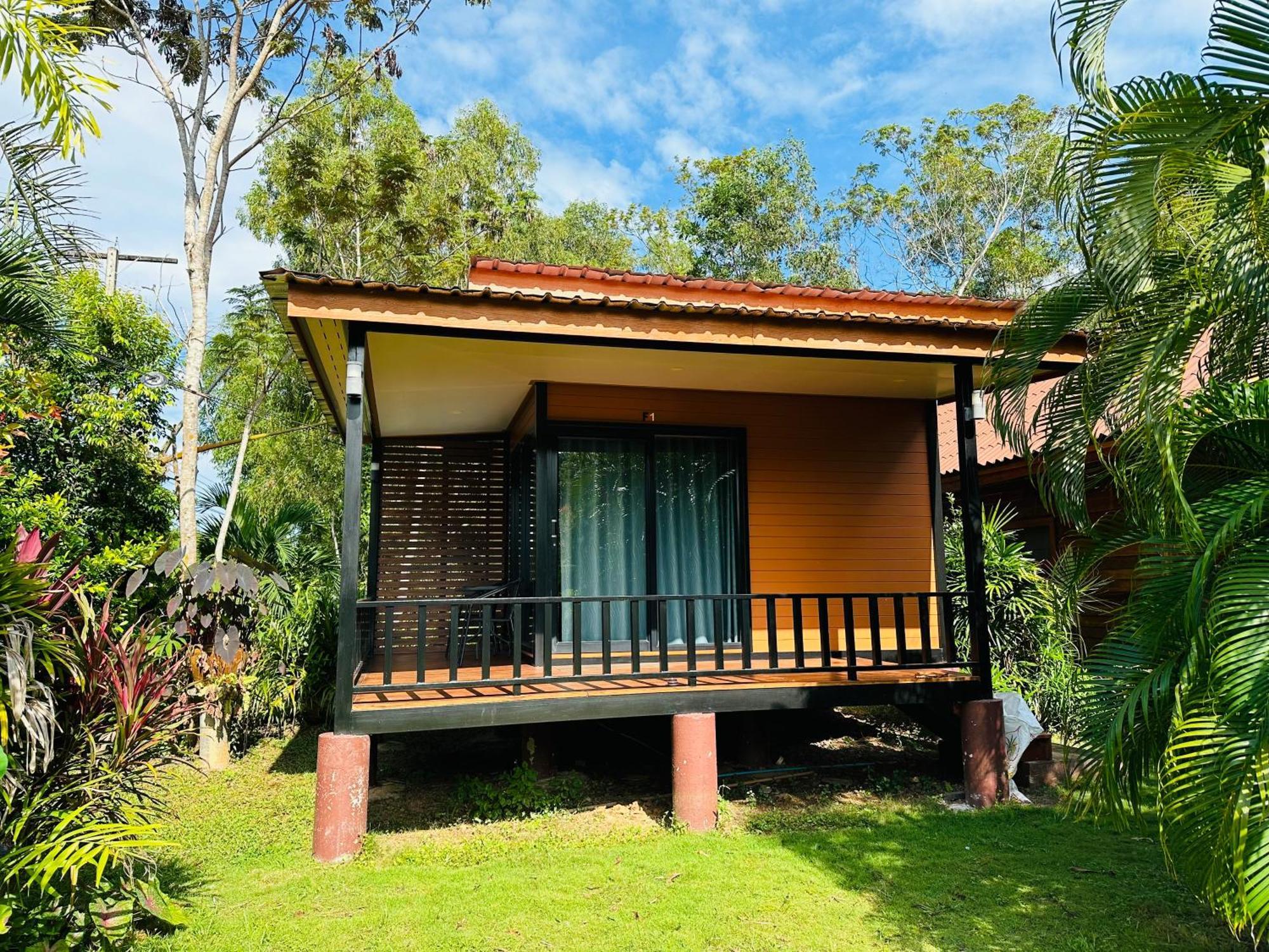 Koh Jum Bungalow & Hostel Exterior foto