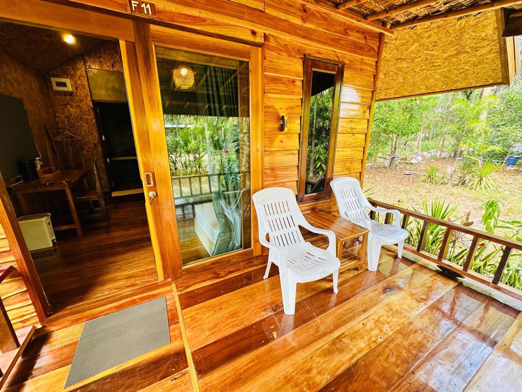 Koh Jum Bungalow & Hostel Exterior foto