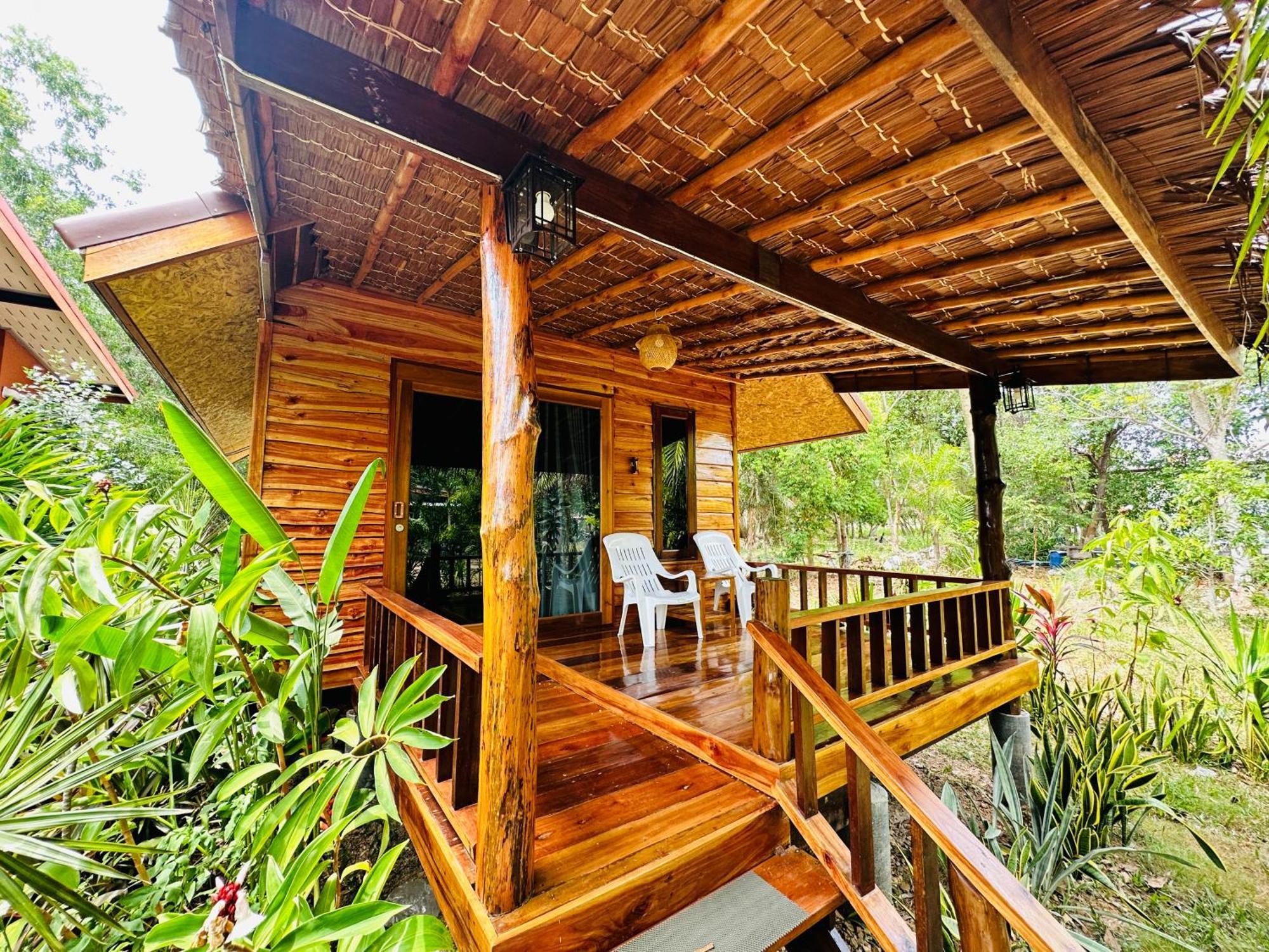 Koh Jum Bungalow & Hostel Exterior foto
